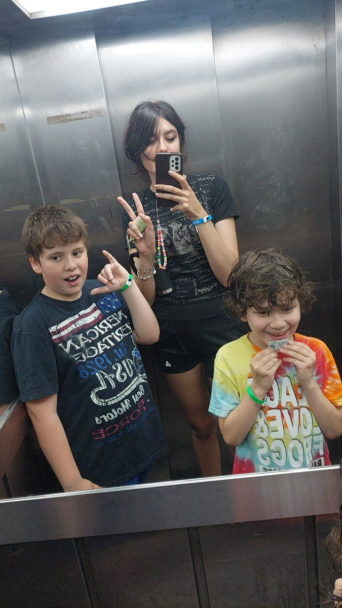 agusvalse's tweet photo. Para cortar con la mala onda dejo fotos lindas del primer día del viaje https://t.co/iiWKt6SQBe