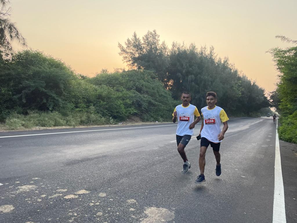 NCC_Dte_Gujarat's tweet photo. #NCCGUJARAT
#MostEnterprisingNavalUnit
 8 PI staff and 40 cadets of 4 NU NCC Porbandar participated in 5km coastal run as a part of ‘Sarovar Manthan’ to commemorate World kindness day.
@HQ_DG_NCC
@DefencePRO_Guj
@GovernorofGuj
@CMOGuj https://t.co/c6Y9bLAv8K