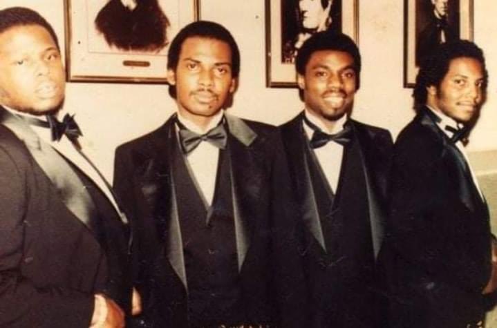 Have you heard the episode featuring our interview with special guest, T Money Green of the Dramatics AND Deathrow Records? Click here to listen ⤵️ clubhouse.com/room/PNOkglLR?…

He dropped some real life gems - check it out

#CliqueBate #CliqueBateRadio #TheClique