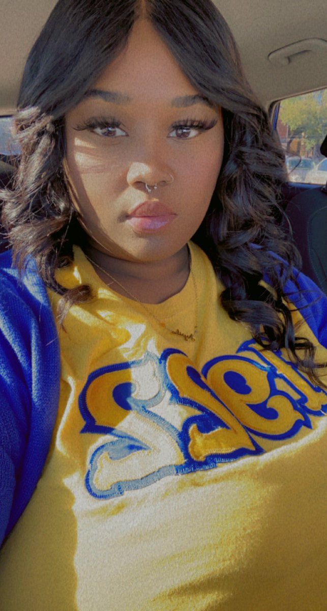 poodlemoiselle's tweet photo. Happy Centennial 💙🐩💛#deuceclub https://t.co/EAJHwYRS4p