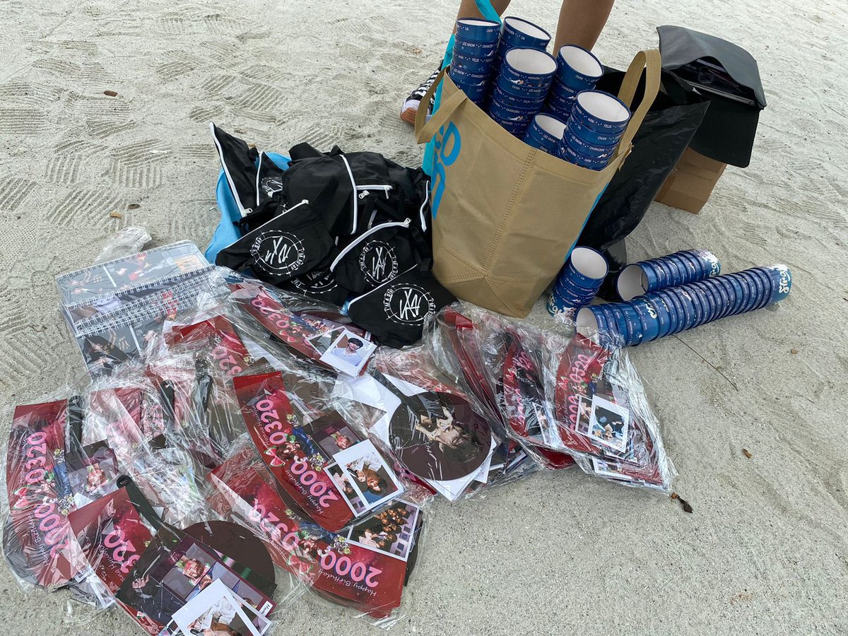9ofaKind's tweet photo. We are here, Stay!! Come and get the freebies 🥰 #MANIACinJkt #MANIACinJAKARTA https://t.co/1Ku3e7DjgM