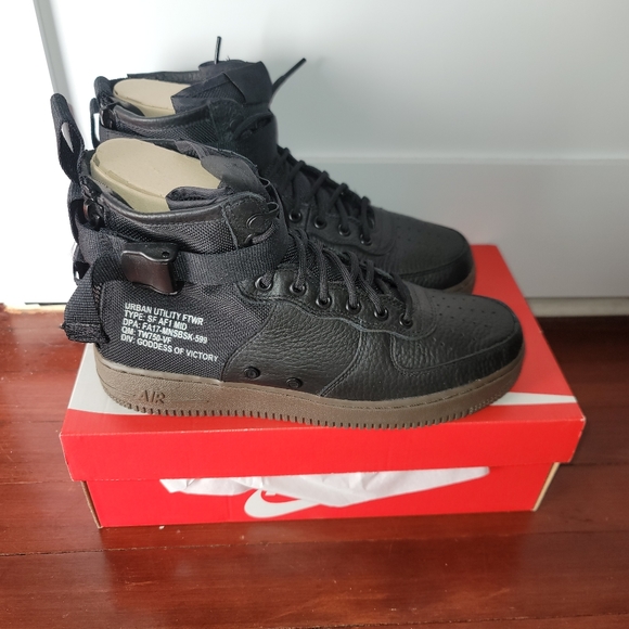 daboobieriles's tweet photo. So good I had to share! Check out all the items I'm loving on @Poshmarkapp #poshmark #fashion #style #shopmycloset #chanel #jordan #nike: https://t.co/Of2vSgkF6I https://t.co/WkOLkCnrt1