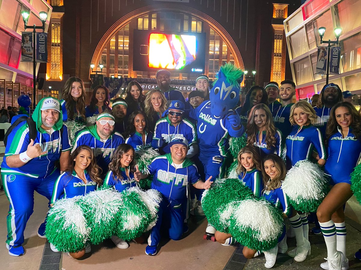 bigtallrob's tweet photo. Incredibly Fun night going back in time with our Mavs! #Maniaacs #MFFL #RETROPLEX 
@dallasmavsshop with the 🔥🔥🔥 https://t.co/J3ERNogzln