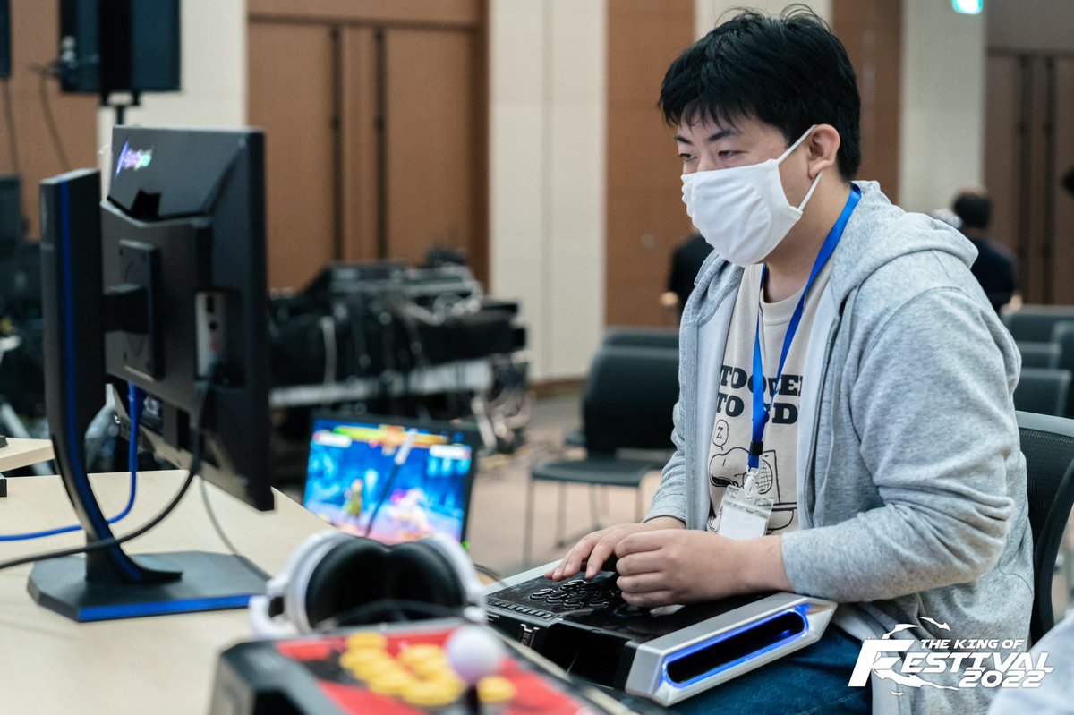 KOFesGaming's tweet photo. ＼ 絶賛開催中 #KoFes2022 ／

SAMURAI SPIRITS TOP8 開始‼️
こちらも白熱した戦いが繰り広げられています🔥

▼生配信はこちらから▼
https://t.co/zWgn29W44X https://t.co/nKI5i4P7F4