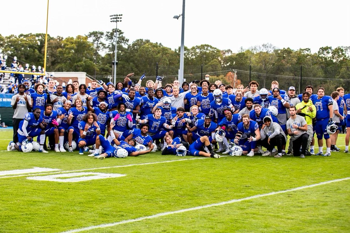 End of a chapter but only the beginning of something special. Love this Defense! Thank you Seniors! #HuntTheHorizon #ManTheShip