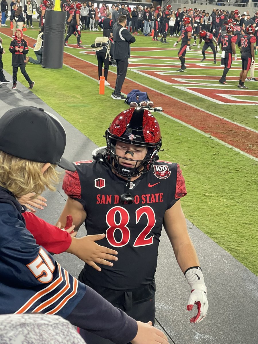 MrsLDudley's tweet photo. Fallbrook Pop Warner 11U team party #GoAztecs Thanks for the memorable time! https://t.co/Q0TWOSKbcM