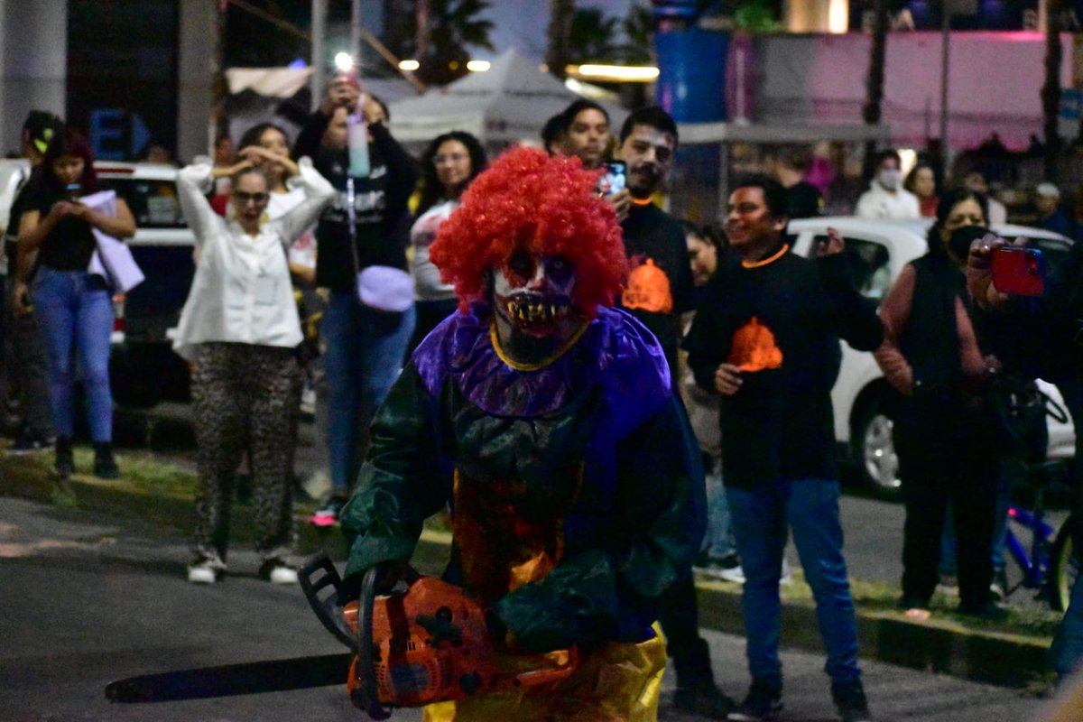 hidrocalidod's tweet photo. Toda una experiencia de música, zombies y diversión, así lo vivieron los participantes de la carrera Naranja 5k #RegrEXA y lo mejor ¡@motelmx en vivo! https://t.co/WQv88fLgei