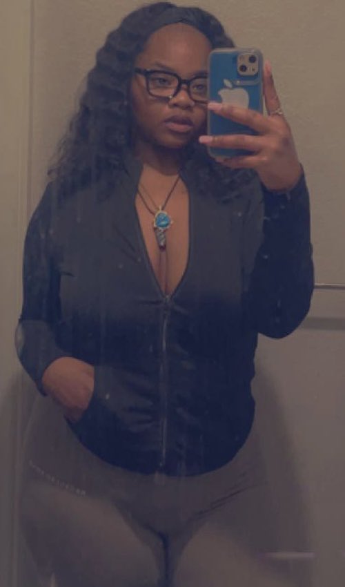 Happy Saturday everyone💜😉☺️ https://t.co/AOzClBMoW5