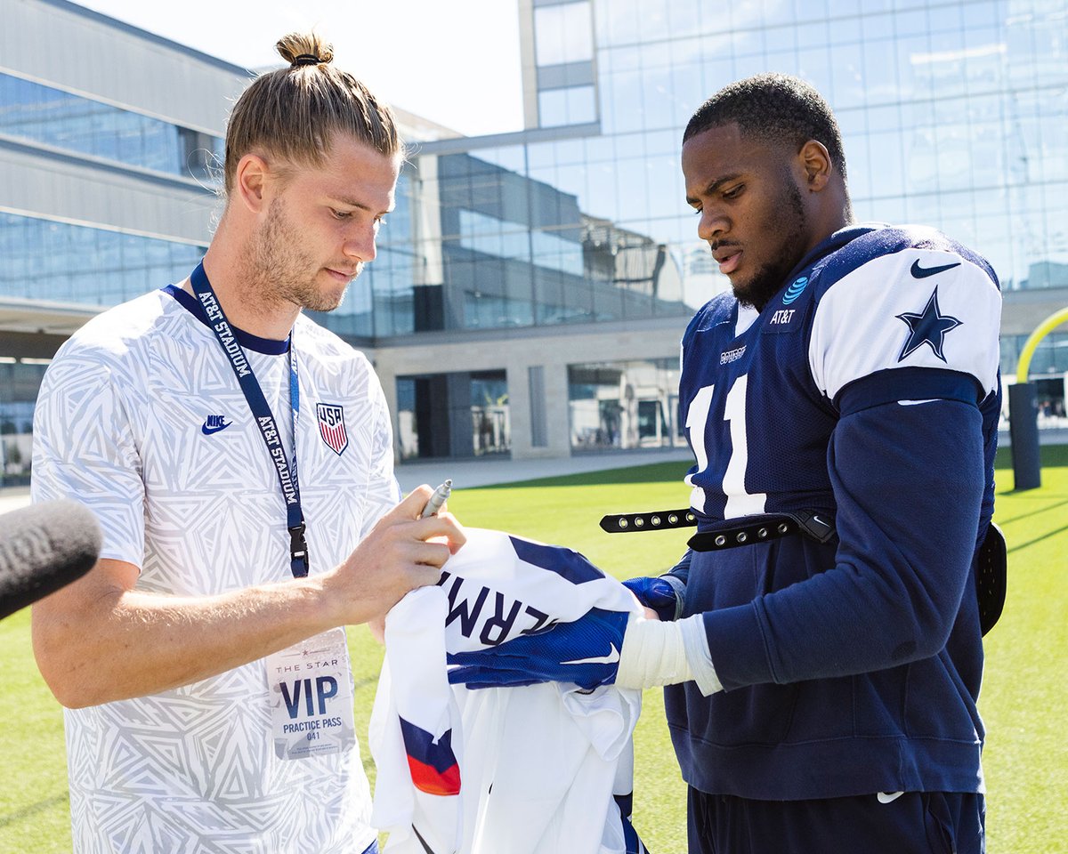 RaduGroza9's tweet photo. Dallas Cowboys 
2d  · 
America’s Team salutes America’s Team 🇺🇸 Good luck in the FIFA World Cup!
U.S. Soccer | FOX Soccer | NFL on FOX https://t.co/IGq9UAhwbr