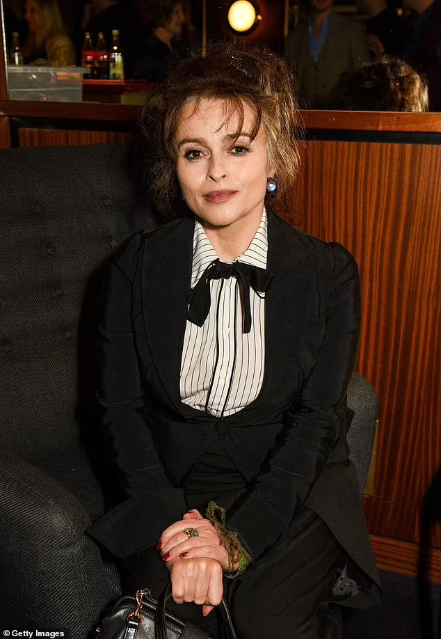 HelenaBCBR's tweet photo. 📸 | Mais fotos da Helena na exibição do documentário “Three Minutes: A Lengthening”, ontem, em Londres. https://t.co/o87Dvlz3TI