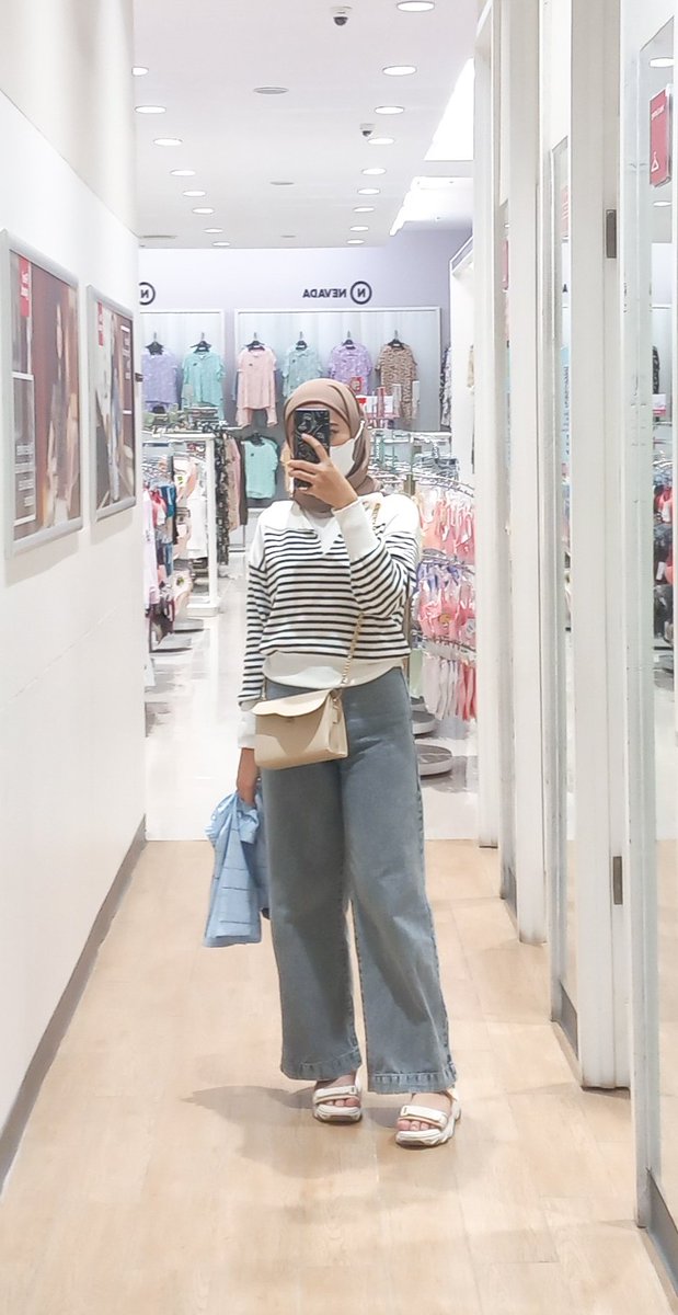 icemilkteh's tweet photo. sweater ini bahan knitnya halus bgt, ga gerah sm sekali, adem di pake dan nyaman tentunya, di jamin bahannya premium nagih buat di pake
🖇https://t.co/eke1B29a16 https://t.co/T2lHzdD5nF