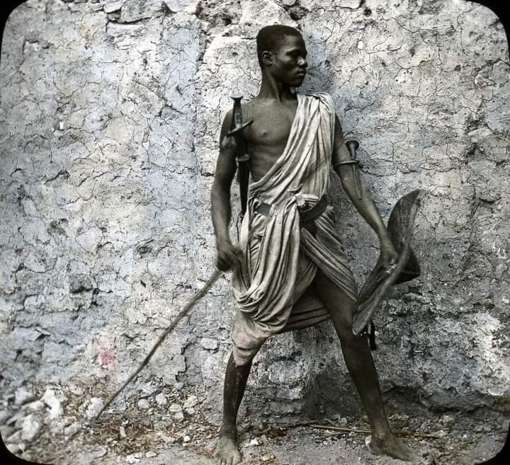 _afrikahna's tweet photo. A glass lantern slide (positive transparent photograph made on glass and viewed with the aid of a “magic lantern,” the predecessor of the slide projector), of a Nubian man photographed in Egypt, c. 1860's to 1890’s. 

Unknown photographer. Slide produced by T. H. McAllister. https://t.co/6pLKTSNrJe
