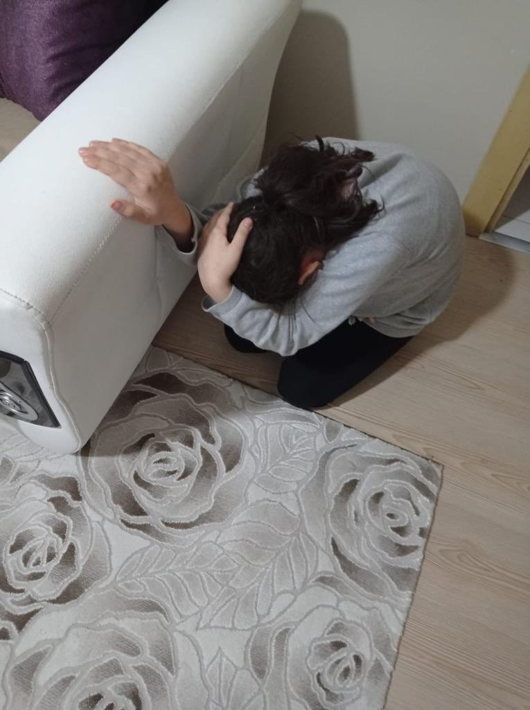 SehitBorsa's tweet photo. AFAD tarafından eş zamanlı Türkiye Geneli gerçekleştirilen ÇÖK-KAPAN-TUTUN Deprem Tatbikatına okulumuz öğrencileri katılım sağlamışlardır. @ispartamem @ErhanBaydur1 https://t.co/KYNg07zQqc