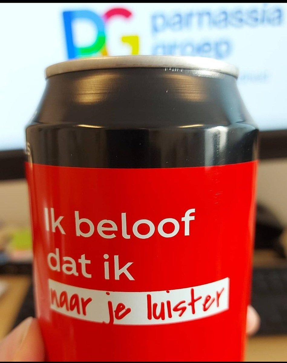 JanHenk010's tweet photo. Foto destijds gemaakt op het Centrum voor Intensieve Zorg/Hoogbeveiligde GGZ, tijdens het rapporten op unit 3.
De tekst op het cola-blikje is mooi, maar écht, oordeelloos luisteren, is een kunst...!
#ParnassiaGroep #Antes #CIB #GGZ https://t.co/ya7DJl8KhS