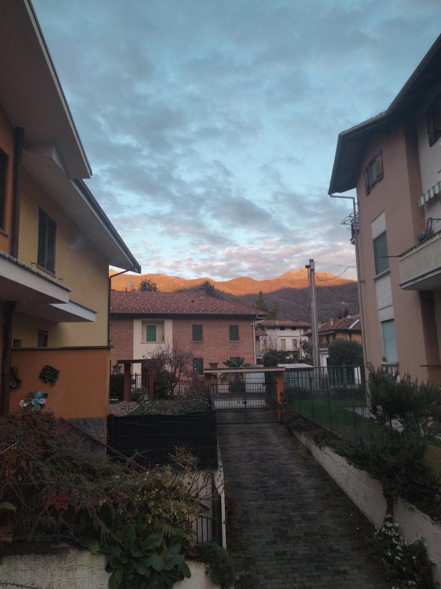Buongiorno e buona domenica 🙂a tutti dal mio paese l