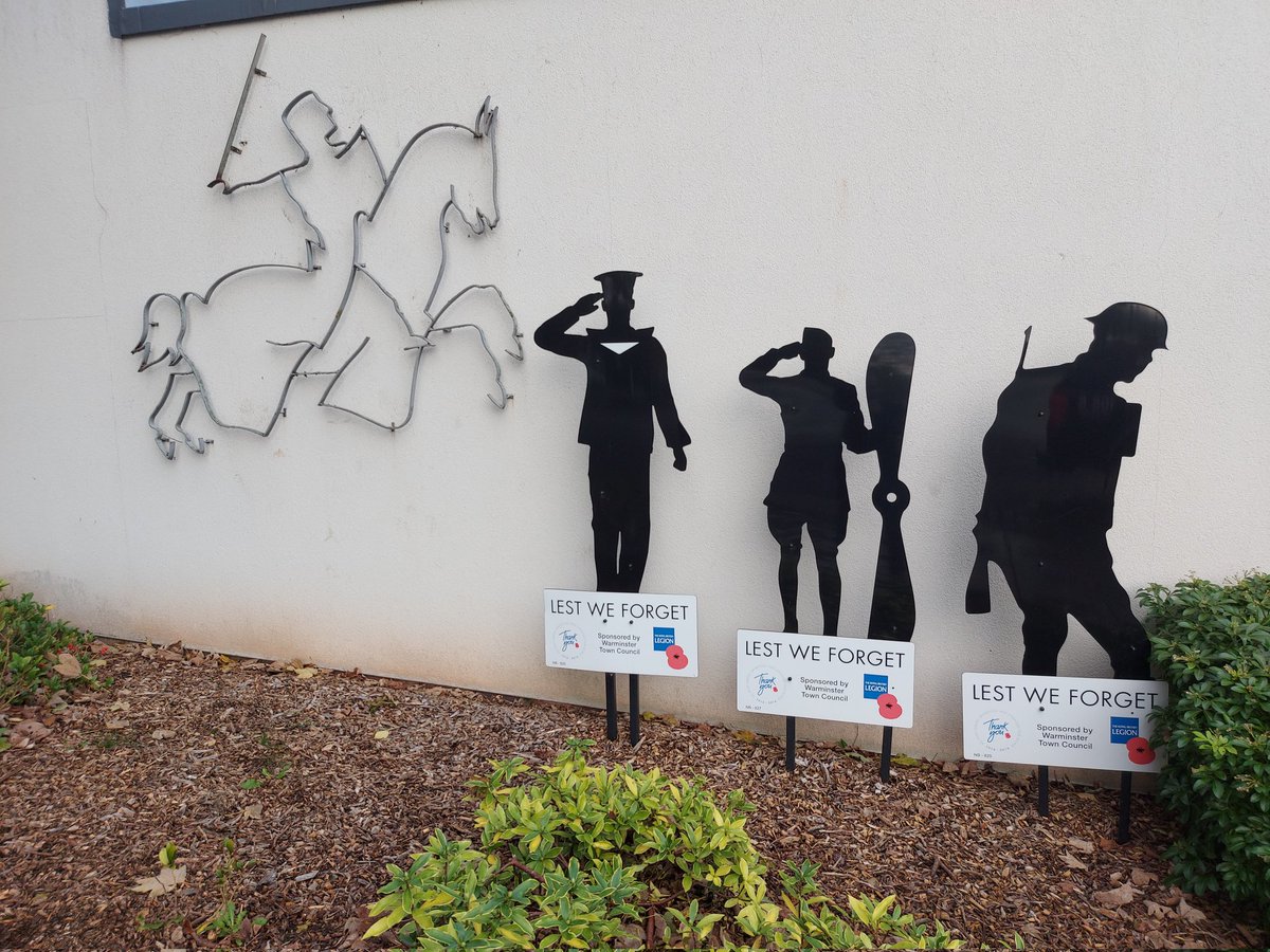 Fran Pearson presents Southern Comfort this morning from 10am.  Join Fran for her usual mix of music and some special features around 11 o'clock as Warminster joins the rest of the nation, the Commonwealth and our Armed Forces servicing overseas in observing two minutes silence.