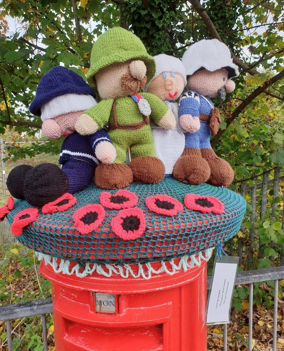 WestMidRailway's tweet image. A big thank you to @friendsofWGts station adopters with their special #RemembranceDay post box topper and to the Sutton Coldfield Rainbows for their poppy tribute at our station 🧡 #LestWeForget
