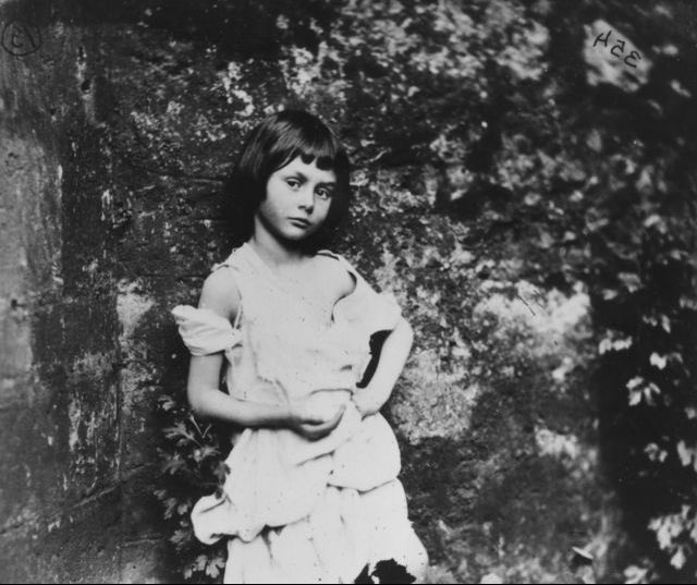 Marixacapel's tweet photo. @navedelmisterio como idea , me gustaría que algún día hablarías sobre la real historia de Alicia en el País de las Maravillas y el oscuro Lewis Carroll https://t.co/Lx5GXfXhKR