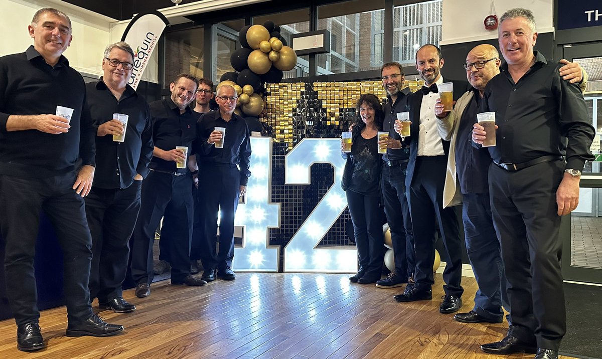 Tom_Early's tweet photo. Belting week on 42nd Street with this brilliant group of the best musos and people around, playing for the wonderful ESPA Productions.

What a band, what a cast, what a show!  

#42ndStreet #PitBand #Musician #Drummer #Percussionist #Music #PitMusician https://t.co/sOJY1AOTtT