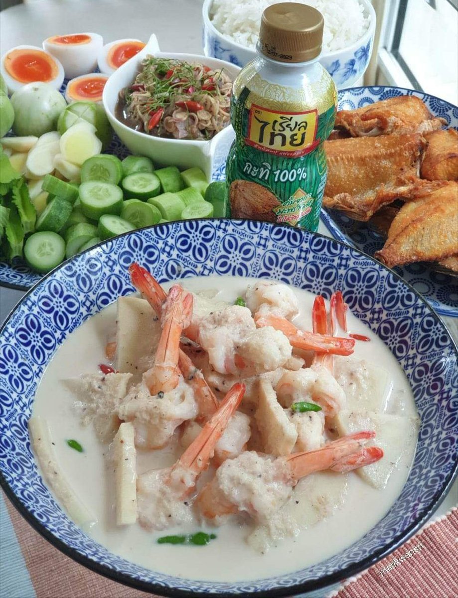 KwansriR's tweet photo. สั่งกินที่ร้านไม่อิ่ม ทำกินเองอิ่มจุกๆเลยจ้า #ยอดมะพร้าวต้มกะทิใส่กุ้ง กะทิหอมๆอร่อยนัว😋รสกลมกล่อม ทำง่ายๆตำเม็ดพริกไทยดำ กุ้งแห้ง หอมแดง กะปิให้ละเอียด ต้มกะทิเรียลไทยใส่เครื่องที่ตำ คนให้เดือดอ่อนๆใส่ยอดมะพร้าวและกุ้ง ปรุงรส👍 แค่นี้ก็อร่อยเด็ด #กะทิขวดเรียลไทย #ใครใช้ก็โอเค https://t.co/m12cBhiT5U