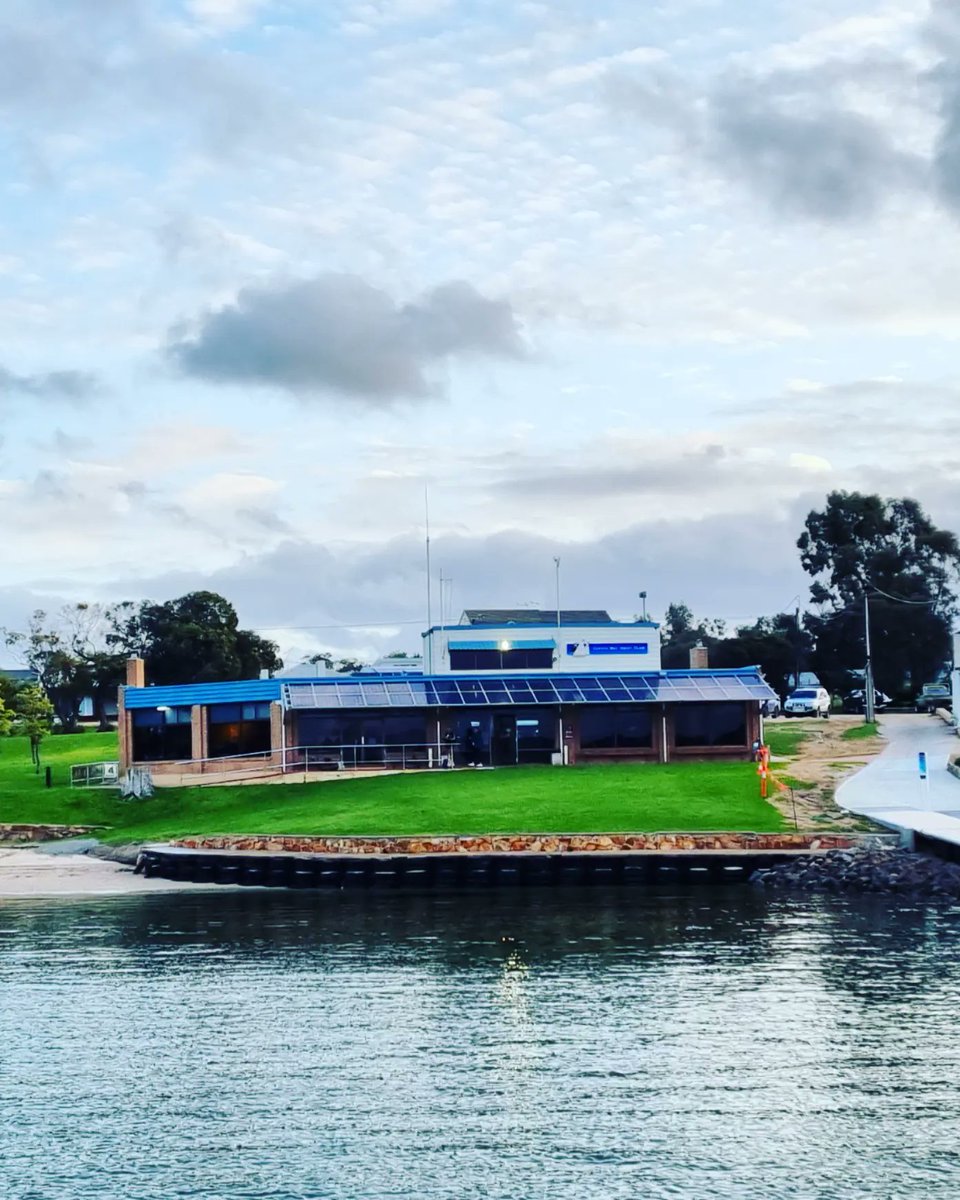 RobMc151's tweet photo. #pubcrawl: The Coffin Bay Yacht Club is a must visit if you're in that part of South Australia.
Fantastic community vibe and the meals are damn good.
Views to die for and the place is absolutely jam-packed on meal nights.
#beer #aussiepubs https://t.co/lWhp2Fux5K