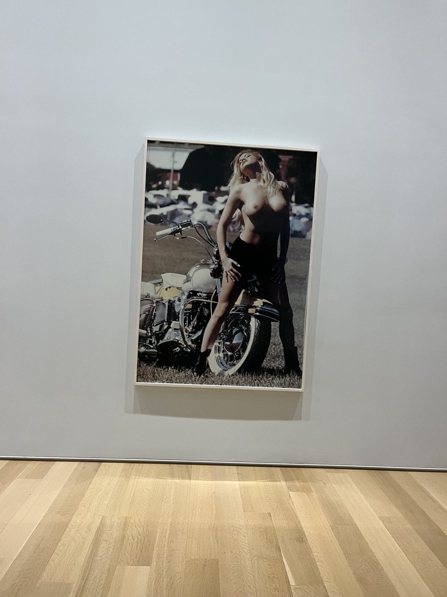 Pandy_Paunders's tweet photo. Took two pics at the art museum today https://t.co/u1zNdwkQFs