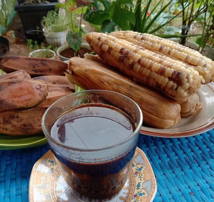 Filosofinya adalah secangkir kopi tak pernah menolak siapapun temannya...sebab hidup adalah seni cara mencintai takdir dan kepastian dari Tuhan...