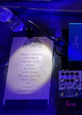 healysling's tweet photo. cuando conocí a phoebe y a marshall les pedí que añadieran funeral al setlist, en el show de hoy ella dijo que no solían tocarla pero que fue una petición especial 

te amo todos los días de mi vida @phoebe_bridgers <3 https://t.co/bqwdNniV0j
