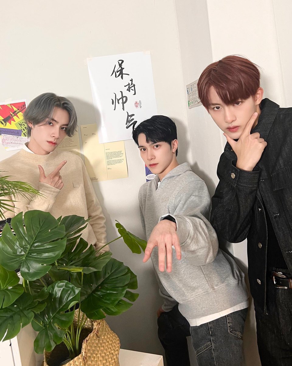chitta10_wayv's tweet photo. 次回は部屋番号"116"で集まってくれませんか?💚
Please 威神大学👨🎓🏫again!!!
#WayV #WeiShenV #威神V
#威神大学 #WayVCollege
#WayVDorm #LoveChoices
#威神宿舍的故事 #恋爱的选择 https://t.co/erZ49Q26Qf