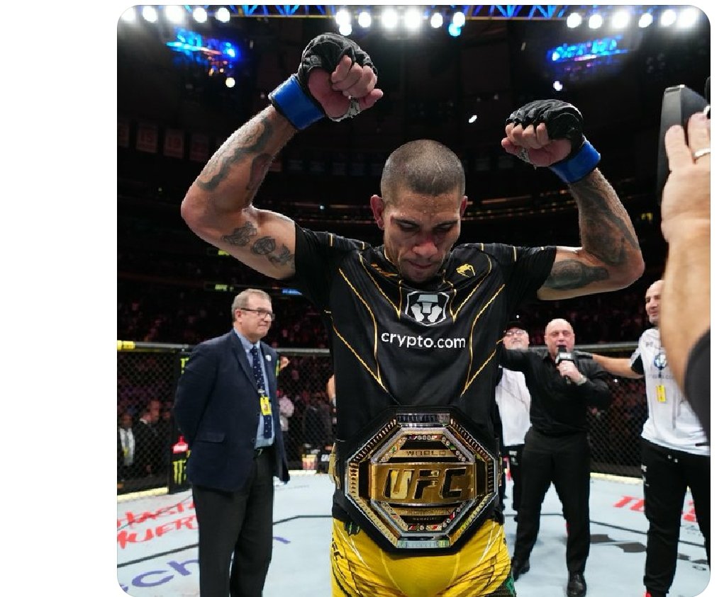 digitalpanku's tweet photo. That left hand, damn!

#LeftHandLerry 
#UFC281 
#UFC https://t.co/TTpQGgE7gq