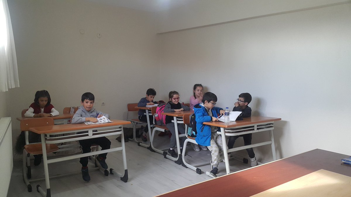 Fetih_64's tweet photo. Kış Okulu Konu Tekrarı,Kur'an Eğitimi,İngiliz,Fen,Türkçe, Matematik Dersleri  Devam Ediyor https://t.co/B4JRXSnJkM