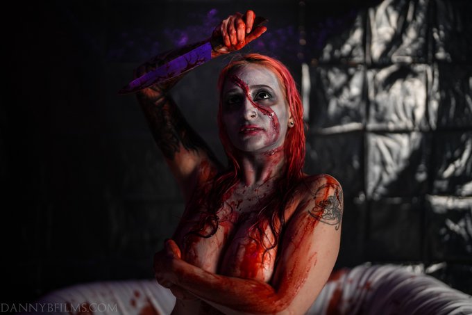 Hey everyone! I've finally made a twitter! I know I've been late to the game but better late than never<a href="/tag/cosplay"class="tags"><span>#cosplay</span></a><a href="/tag/horror"class="tags"><span>#horror</span></a><a href="/tag/horrormovies"class="tags"><span>#horrormovies</span></a><a href="/tag/retweet"class="tags"><span>#retweet</span></a><a href="/tag/horrorfamily"class="tags"><span>#horrorfamily</span></a>