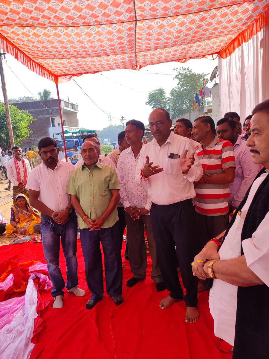 111Umreth's tweet photo. આજ રોજ તા 13/11/2022 ના રોજ સામરખા ગામ થી દ્વારકા પગપાળા સંઘ નું પ્રસ્થાન કરવામાં આવ્યું તેમા ઉમરેઠ વિધાનસભા ના ધારાસભ્ય ગોવિંદભાઈ પરમાર,બાંધકામ સમિતિના ચેરમેન બળવંતભાઈ પરમાર તેમજ ગામના સૌ વડીલો ભાઈઓ બેહનો યુવાનો સૌ ની ઉપસ્થિતી મા દ્વારકાધીશ ના આશીર્વાદ લય પ્રસ્થાન કર્યું.🙏🏻 https://t.co/2HFEwoTMVl