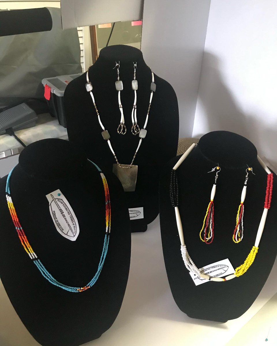 CFarlow58's tweet image. #InspiredNative #wearableart #INDIGENOUS