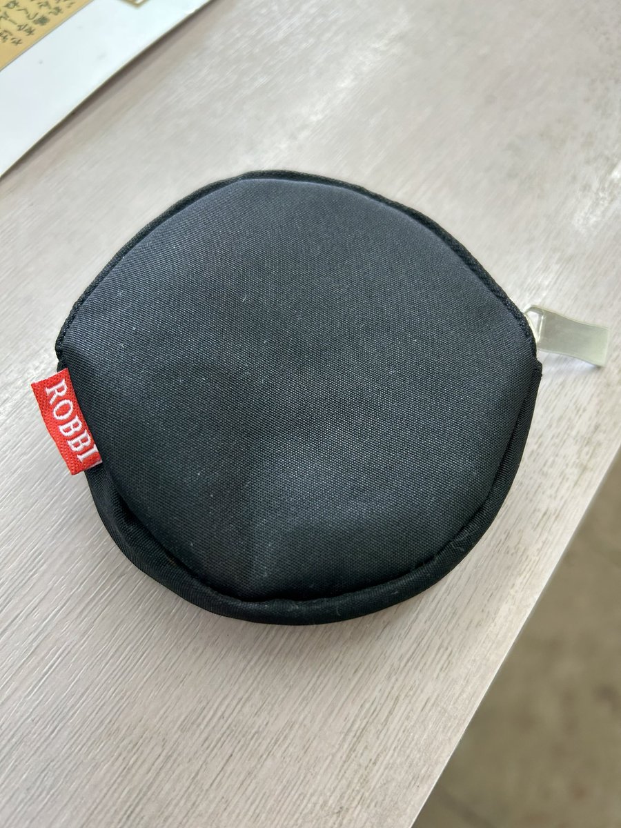 清水の舞台から飛び降りるつもりで思い切って小銭入れを購入！
おかげで小銭入れに入れる小銭がなくなった！すなわち全財産を失った。
でも、豊富な品揃え、確かな品質のダイソーに貢献出来てよかった！