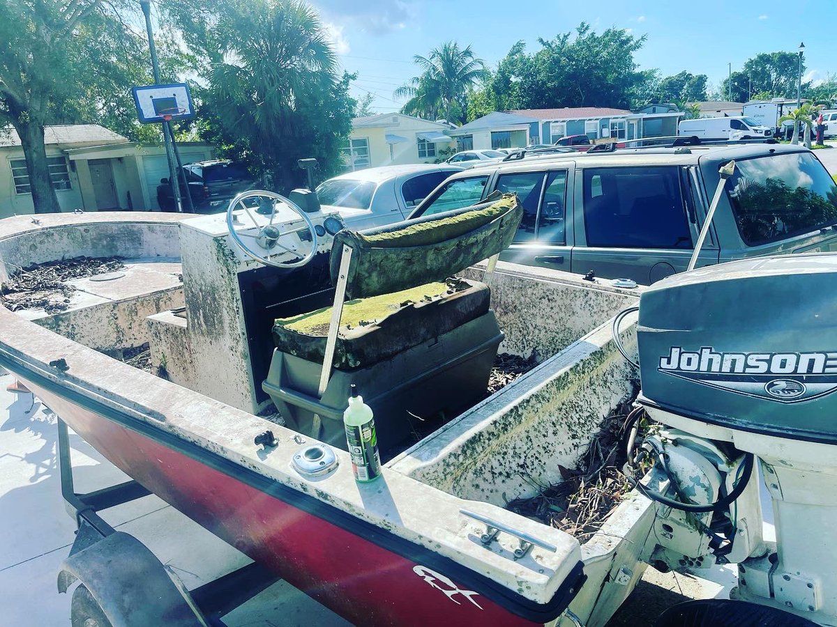 Coreofrog's tweet image. Got a new boat and I’m super happy with the first days results. Can’t wait to restore this thing back to beauty. Before &amp;amp; after pics. Let me know how we’re doing! #boat #boating #boatrestoration #southflorida #sofloboating