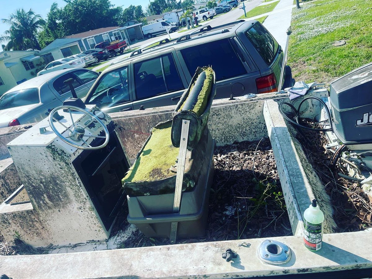 Coreofrog's tweet image. Got a new boat and I’m super happy with the first days results. Can’t wait to restore this thing back to beauty. Before &amp;amp; after pics. Let me know how we’re doing! #boat #boating #boatrestoration #southflorida #sofloboating