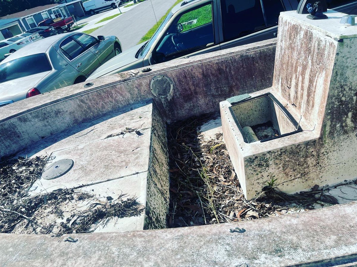 Coreofrog's tweet image. Got a new boat and I’m super happy with the first days results. Can’t wait to restore this thing back to beauty. Before &amp;amp; after pics. Let me know how we’re doing! #boat #boating #boatrestoration #southflorida #sofloboating