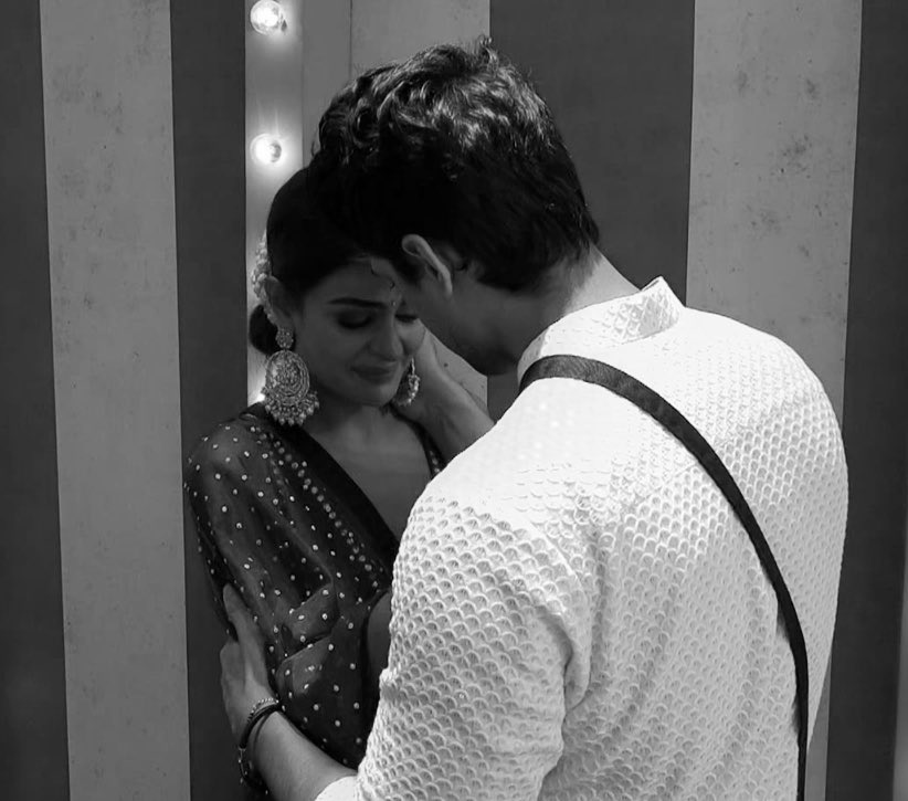 realaveskhan's tweet photo. the way he kept hugging her and comforted her, they are real life examples of "pyaar mein junnon hai aur dosti mein sukoon hai", besties toh hai hi but they truly love each other, confess it already 😭❤️
#priyankit #BB16    #biggboss16    #PriyankaChaharChoudhary #AnkitGupt https://t.co/IvrR9TMky9