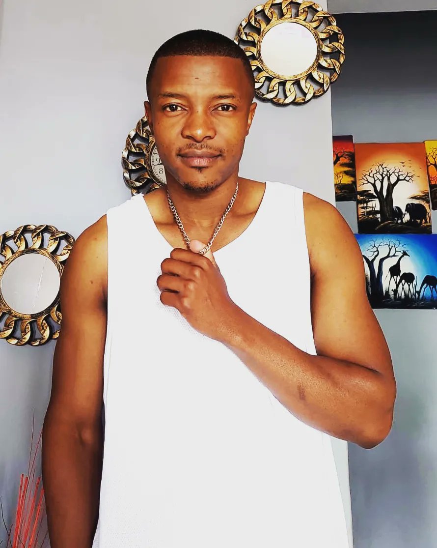 Chris_Philan's tweet photo. Single and available

1992
One kid

#uMjoloWithAzola https://t.co/sBoa43UrO3