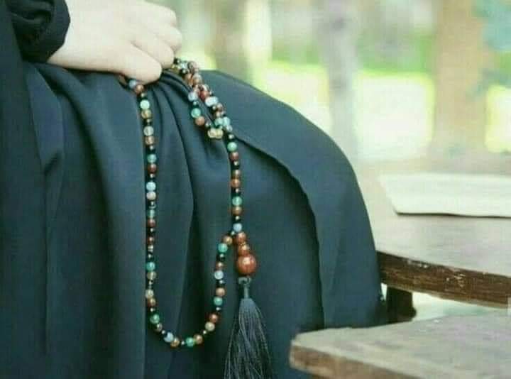 صباحو 💜
اللهُم خاطرًا طيبًا و نفسًا هنية....
و صدراً راضيًا مرضيًا و قلبًا شاكرًا لا يغيب عنه ذكرك....📿