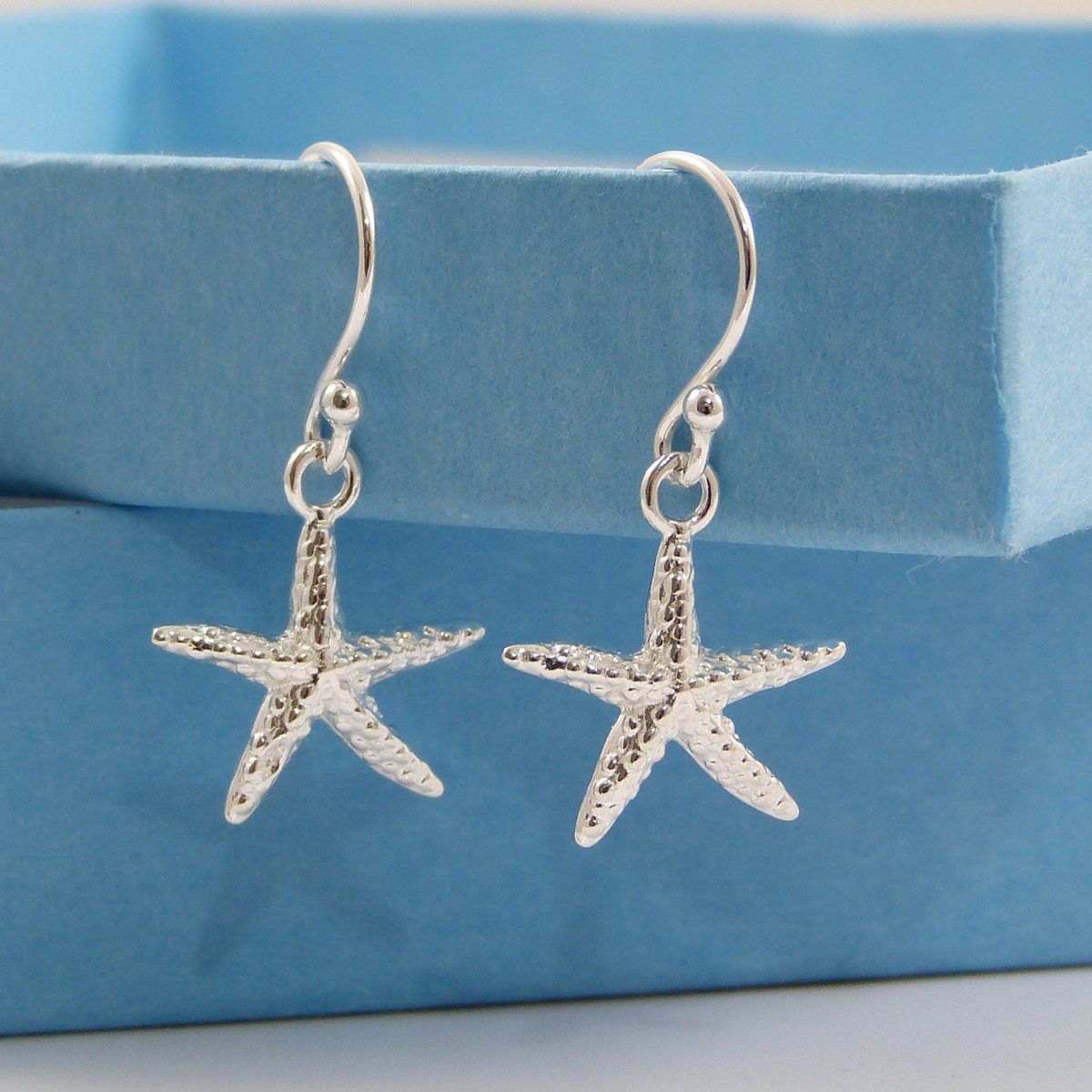 TheStrandline's tweet photo. Sterling Silver Earrings, Starfish Earrings, Charm Earrings, Nature Earrings, Everyday Earrings, Starfish Drop Earrings https://t.co/c9SCJkNyUG #UKGiftAM #HandmadeHour #UKGiftHour #thestrandline #EarlyBiz #northumberland #supportsmallbusiness #SilverStarfish https://t.co/QqS0ZPhz3u