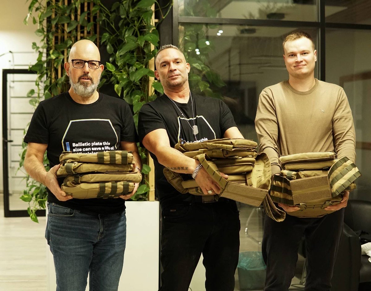 RipleysHeroes's tweet photo. With the good people at @startupsoftcom , we again co-funded the manufacture of $15,000 of body armor.

Here, @jmvasquez1974
picking up another batch. https://t.co/zr4ToJtjhv