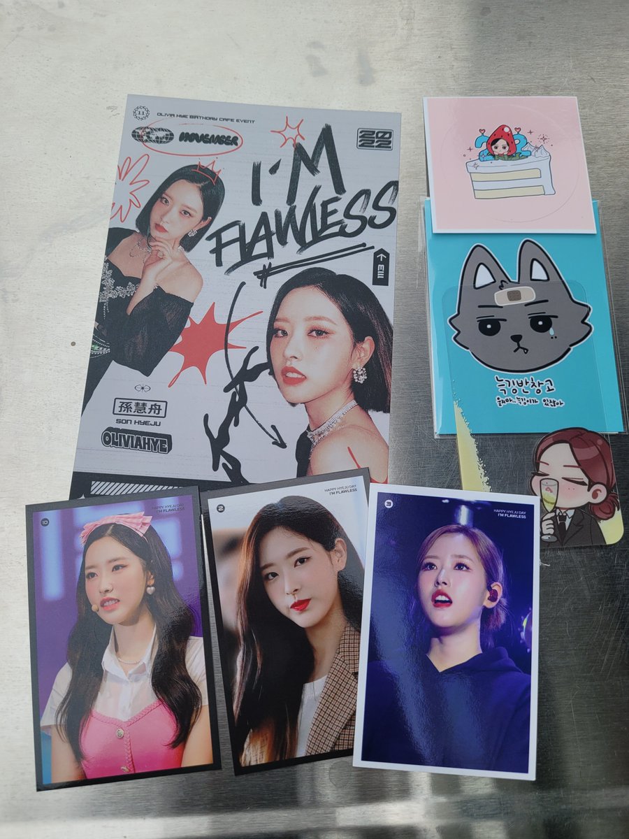 #혜주와_구름위로_둥둥 

카페가 아담한데도 혜주로 넘쳐나서 행복했던 시간이었습니다
자리가 만석이라 밖에서 급히 인증하고 나왔네요ㅠ
혜주야 생일축하해~!

#Happy_OliviaHye_Day