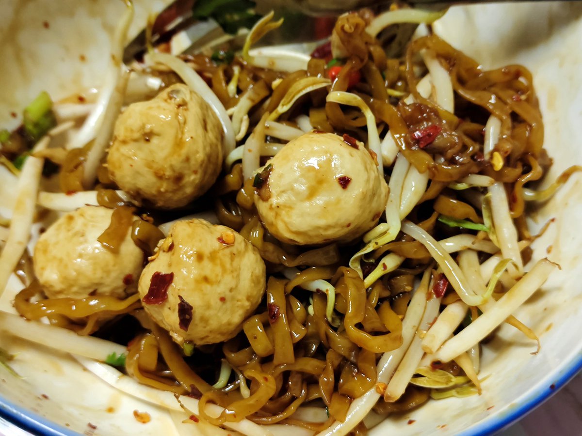 tidso3's tweet photo. เกือบถ่ายไม่ทัน มันอร่อยมาก
#อร่อย #บะหมี่แห้งลูกชิ้น https://t.co/OsYbhZOtz4