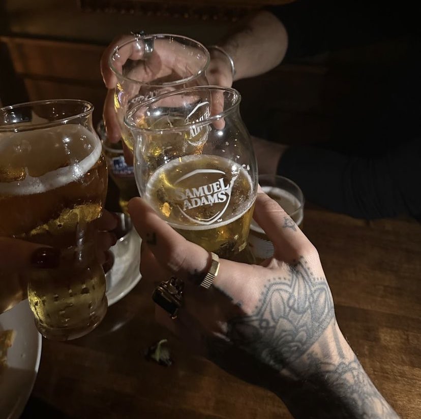 Zayn’s hand via Taryn’s Instagram story!