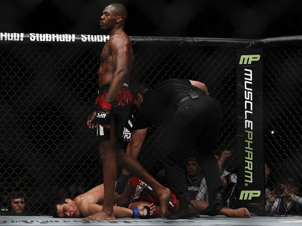 Bast_2002's tweet photo. @elbardealfie @fightpicsgohard @Squirephoto Bro walk off exacly like jon jones https://t.co/vRqhkG6uBa