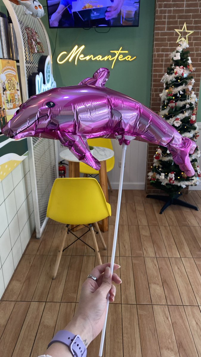 fanniechen24's tweet photo. this balloon made my day seems so bright🎈💜 (although its rain outside)
happiness is simple🥰 https://t.co/CPuVb7yOpL