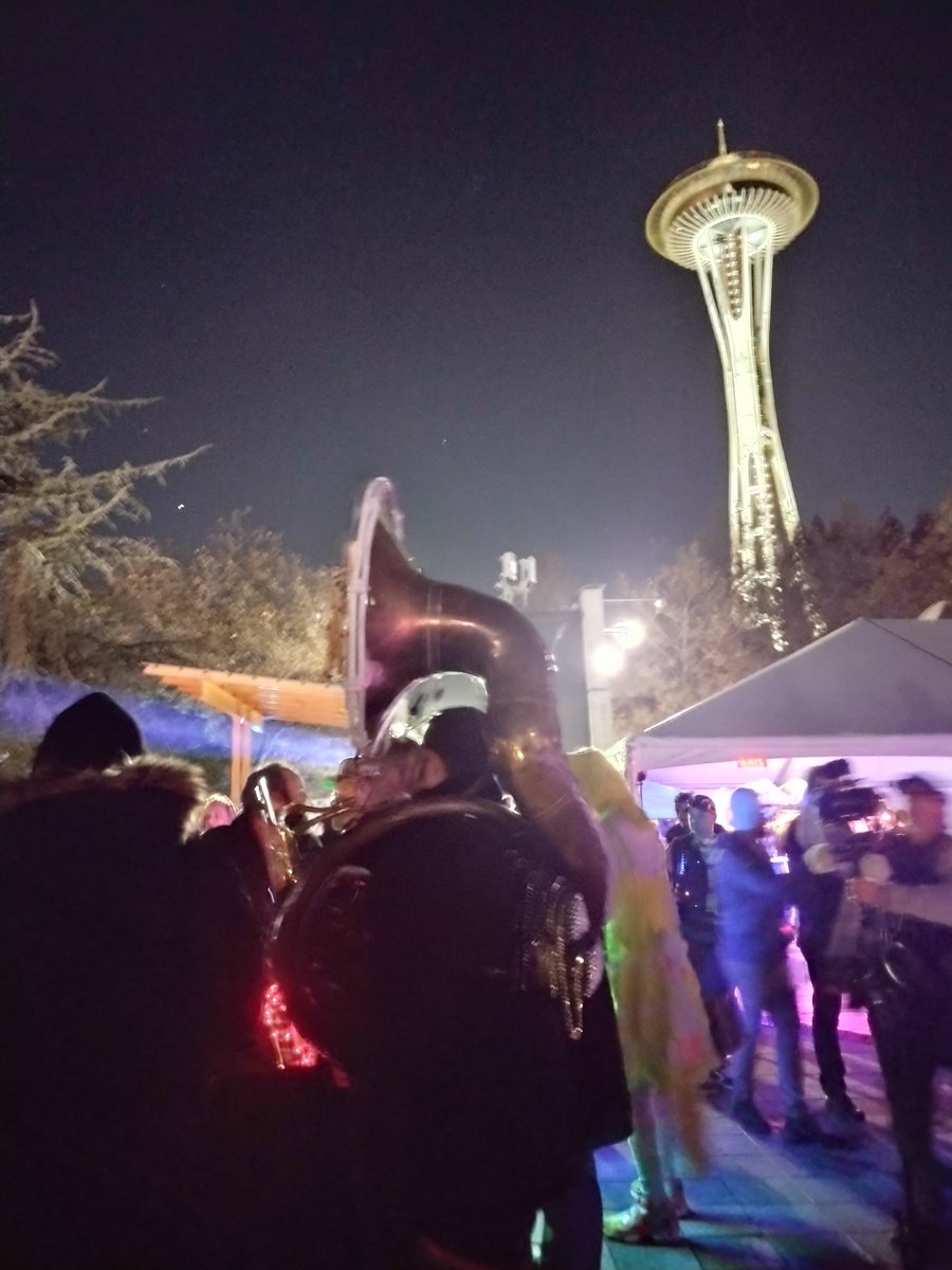 mappyman's tweet photo. #Seacompression the Seattle burn event at the Space Needle. So cool! https://t.co/tRzEKigKAL