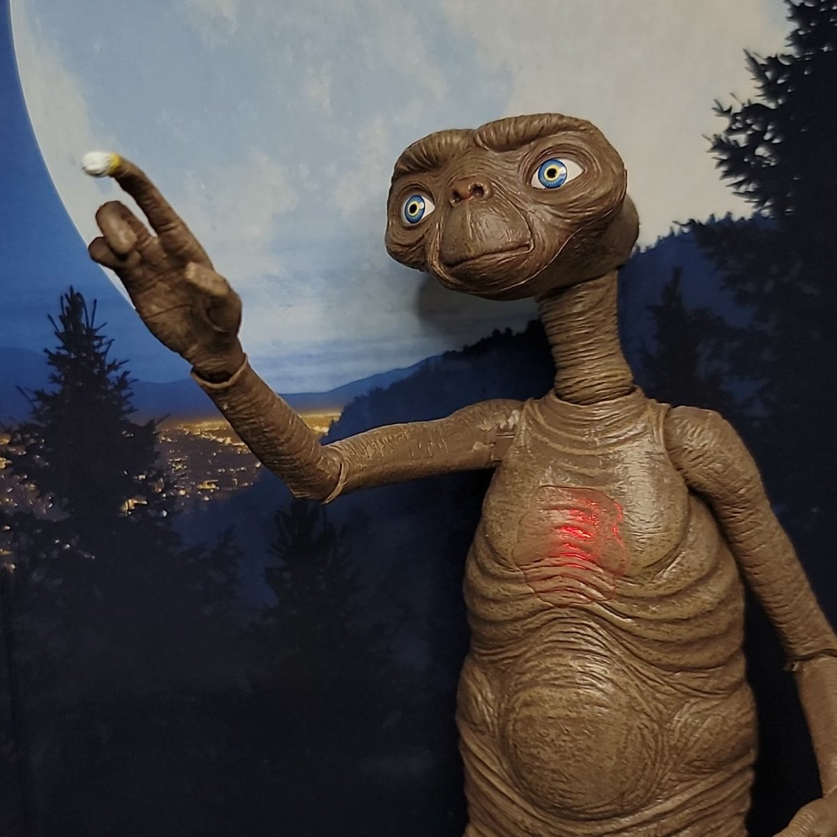 LexxHunter's tweet photo. "Phone home." https://t.co/eNKzctrtOn